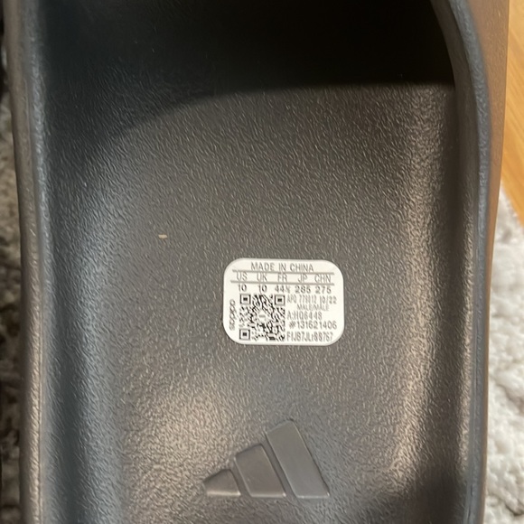 Adidas Yeezy Slide - Black, Onyx, Deadstock (DS) - Picture 2 of 8